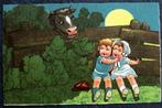 De kinderen schrikken van de koe die zich laat zien, 1930, Verzamelen, Ansichtkaarten | Dieren, Gelopen, Overige soorten, 1920 tot 1940