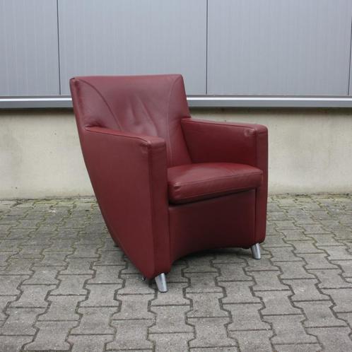 Dolcinea Fauteuil | Leolux | donkerrood leer, Huis en Inrichting, Fauteuils, Zo goed als nieuw, Leer, Metaal, 50 tot 75 cm, Minder dan 75 cm