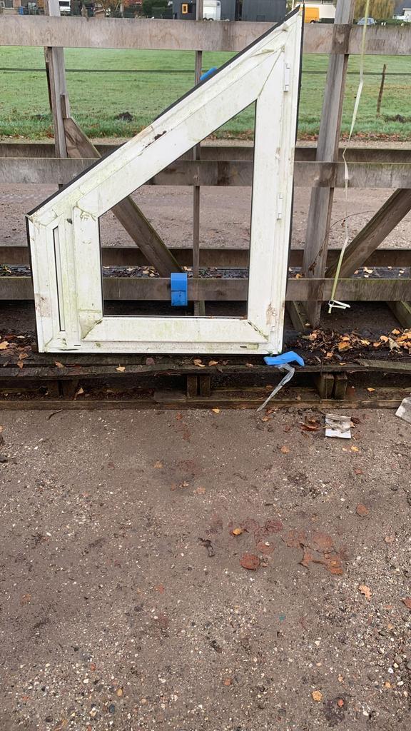 (97) Nieuw kunststof raamkozijn draai raam naar buiten, Doe-het-zelf en Verbouw, Kozijnen en Schuifpuien, Nieuw, Raamkozijn, Kunststof