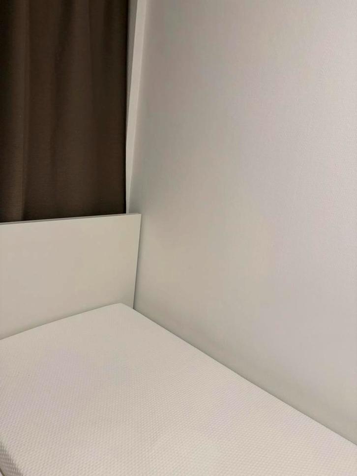 Malm Ikea Bedframe + Matras, Huis en Inrichting, Slaapkamer | Bedden, Zo goed als nieuw, Eenpersoons, 90 cm, 200 cm, Hout, Wit