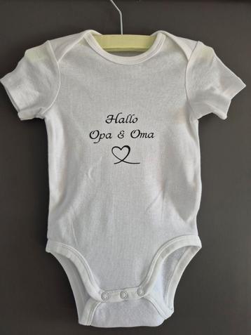 Nieuwe Romper - Hallo Opa & Oma - Diverse Maten beschikbaar voor biedingen