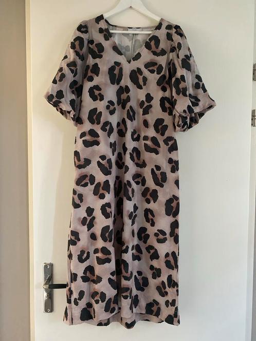 Luipaardprint Jurk van By Bar- Maat s /36, Kleding | Dames, Jurken, Zo goed als nieuw, Maat 36 (S), Roze, Onder de knie, Ophalen of Verzenden
