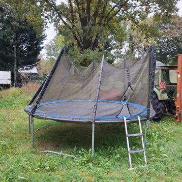 Trampoline gratis  beschikbaar voor biedingen