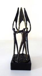 Bronzen beeldje drie figuren geheven armen in punten 6628-b, Antiek en Kunst, Kunst | Designobjecten, Ophalen of Verzenden