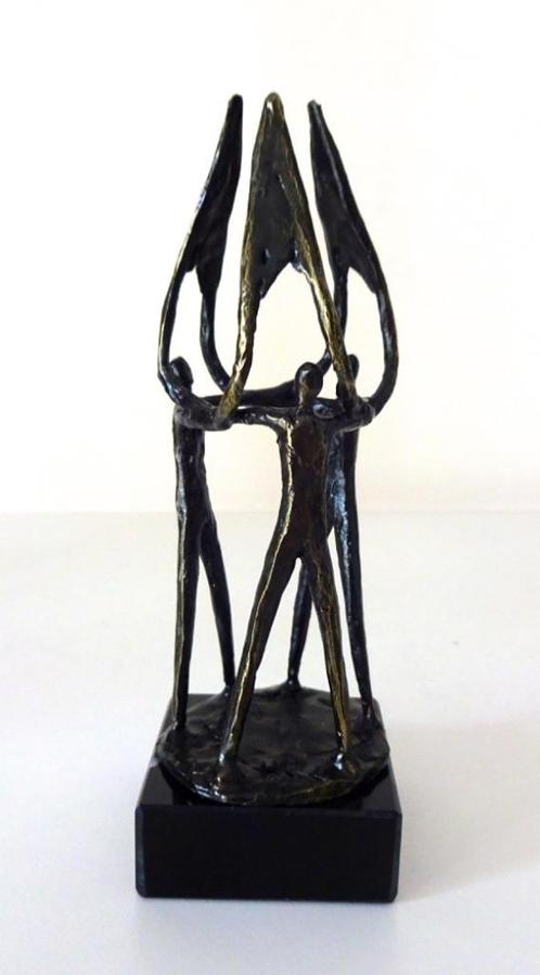Bronzen beeldje drie figuren geheven armen in punten 6628-b, Antiek en Kunst, Kunst | Designobjecten, Ophalen of Verzenden