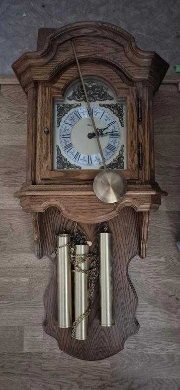 Vintage Wandklok met Slinger en Gewichten beschikbaar voor biedingen