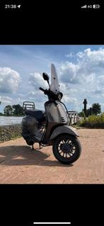 Model: Vespa Sprint Bouwjaar: 2022 Kleur: BMW Champagne, Fietsen en Brommers, Scooters | Vespa, Ophalen, Zo goed als nieuw, Overige modellen