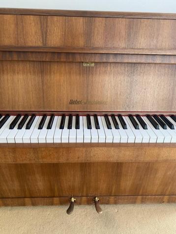 Acoustic  piano (silent system included!)  beschikbaar voor biedingen