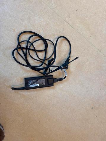 HP Travel Adapter Laptop Lader + USB beschikbaar voor biedingen
