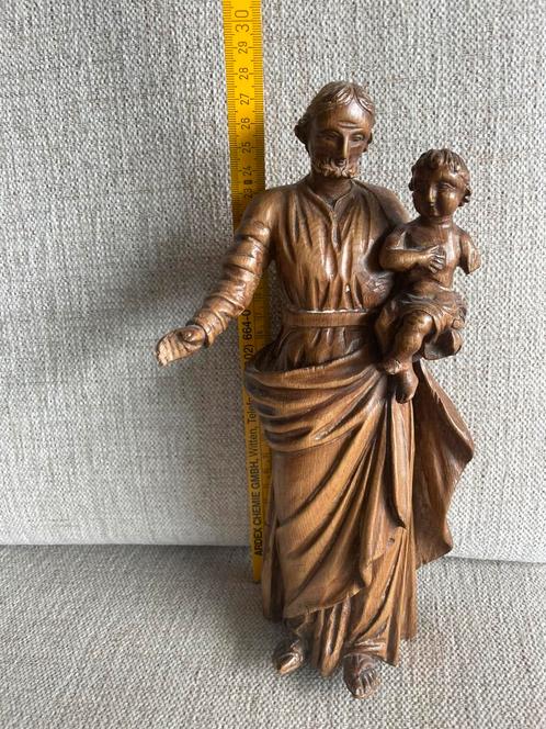 Sint Jozef die het kindje Jezus vasthoudt handgesneden hout, Antiek en Kunst, Antiek | Religie, Ophalen