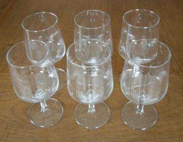 Set van 6 wijnglazen. Afmetingen wijnglas Ø 6,9x13,8 cm. beschikbaar voor biedingen