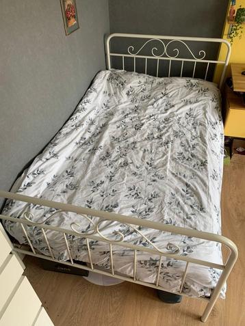 Bed 120 x 200 cm