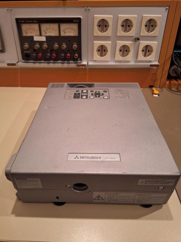 Mitsubishi LVP-X80U LCD beamer (lees beschrijving!), Audio, Tv en Foto, Beamers, Gebruikt, LCD, Overige resoluties, Ophalen of Verzenden