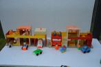 Vintage fisher price Play Family Village met 16 poppetjes en, Kinderen en Baby's, Speelgoed | Fisher-Price, Speelset, Gebruikt