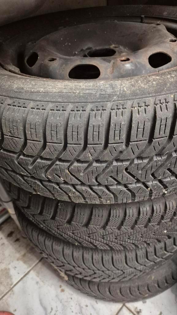 Winterbanden 165 70 14 met velg - 4 stuks volkswagen fox, Auto-onderdelen, Banden en Velgen, Banden en Velgen, Winterbanden, 14 inch