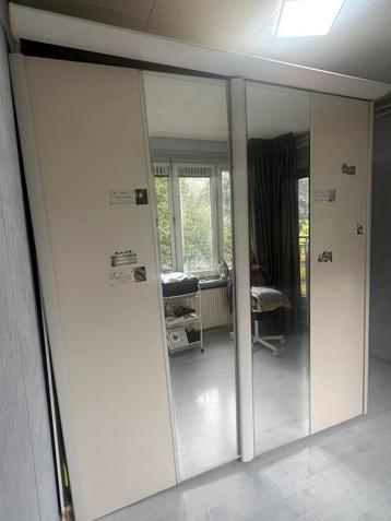 GRATIS kledingkast