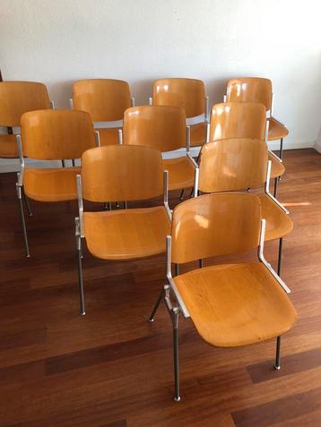 Partij 25 Castelli stoelen piretti retro vintage design  beschikbaar voor biedingen