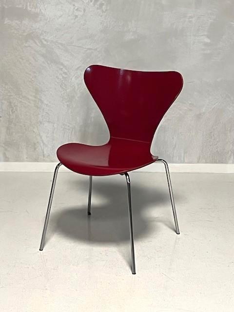 Fritz Hansen vlinderstoel Arne Jacobsen vintage bordeauxrood, Huis en Inrichting, Stoelen, Gebruikt, Eén, Hout, Metaal, Rood, Ophalen