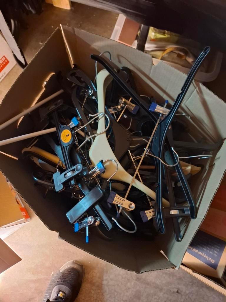 Kledinghangers (4 dozen), Ophalen of Verzenden, Zo goed als nieuw, Kunststof