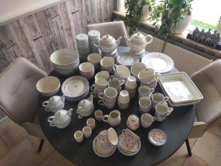 Kakelbont groot service, Huis en Inrichting, Keuken | Servies, Gebruikt, Compleet servies, Overige stijlen, Keramiek, Ophalen