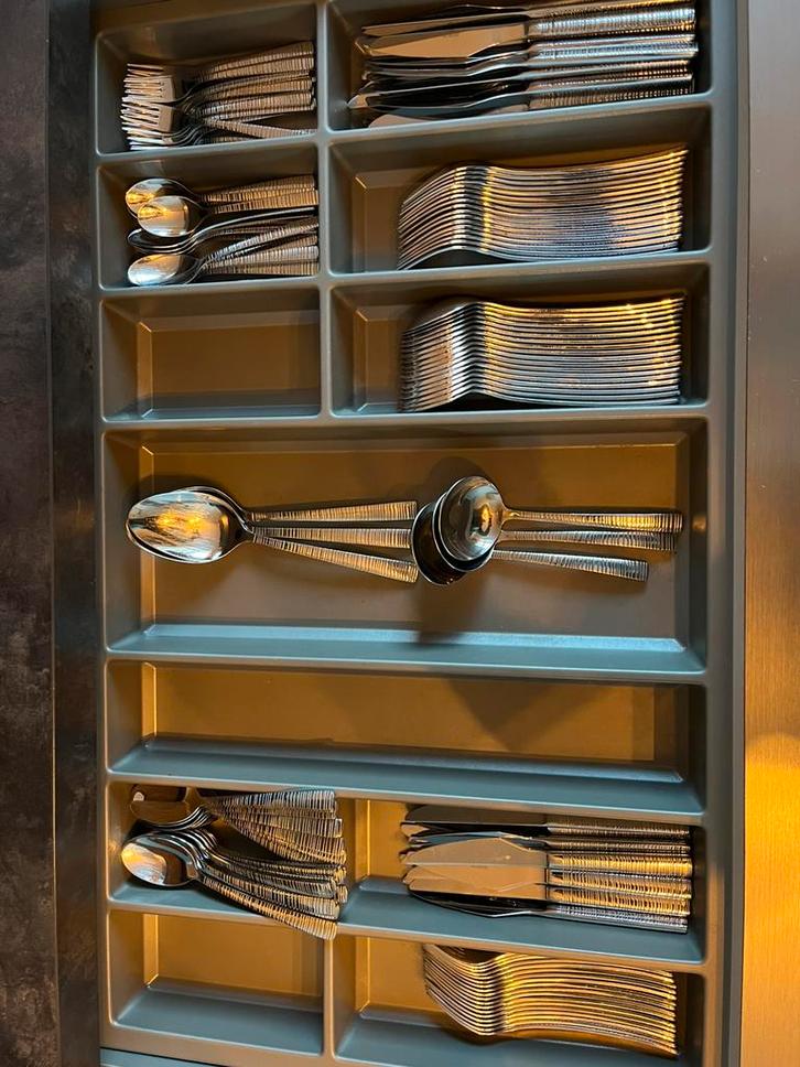 Bestekset Sola Bali, Huis en Inrichting, Keuken | Bestek, Zo goed als nieuw, Bestekset, Zilver, Vaatwasserbestendig, Ophalen of Verzenden