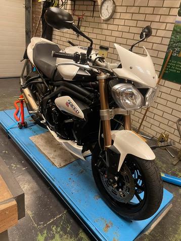 Triumph speed triple 1050 beschikbaar voor biedingen
