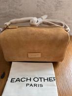 Each Other Paris - nieuwe designer tas van echt suède, Ophalen of Verzenden, Nieuw, Beige, Schoudertasje