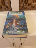 Marion Bradley - Stormen over troje, Ophalen of Verzenden, Gelezen