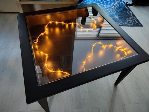 Leuk bijzettafeltje met glazen blad, Huis en Inrichting, Tafels | Bijzettafels, Gebruikt, Vierkant, 45 tot 60 cm, 55 tot 75 cm