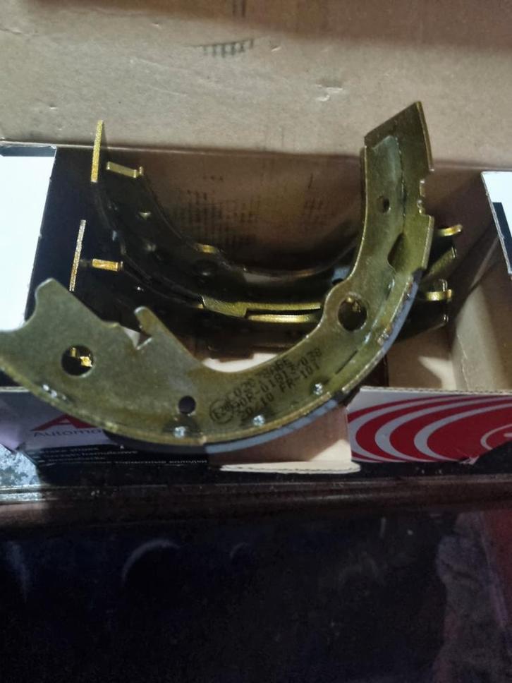 Achter Remschoenset abe o.a. Toyota Yaris en Avensis €20,00, Auto diversen, Auto-accessoires, Nieuw, Ophalen of Verzenden