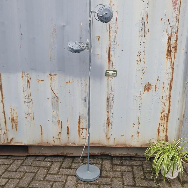 Industriële grijze vloerlamp - 152cm, Huis en Inrichting, Lampen | Vloerlampen, Zo goed als nieuw, 150 tot 200 cm, Metaal, Ophalen