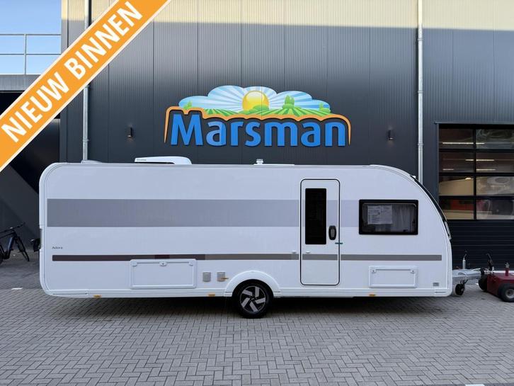 Adria Adora 613 UT, Caravans en Kamperen, Caravans, tot en met 4, 1500 - 2000 kg, Rondzit, Adria, Queensbed, Overige typen, 6 tot 7 meter