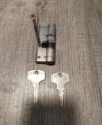 Deurcilinder met sleutels, Doe-het-zelf en Verbouw, Hang- en Sluitwerk, Ophalen of Verzenden, Gebruikt, IJzer, Slot