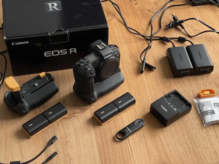 Canon EOS R Camera Body als nieuw uitgebreid accessoire set, Audio, Tv en Foto, Fotocamera's Digitaal, Zo goed als nieuw, Compact