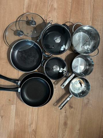 Pannenset met deksels - Gebruikt beschikbaar voor biedingen