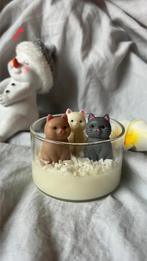 Kaars drie katten, Huis en Inrichting, Woonaccessoires | Kandelaars en Kaarsen, Ophalen of Verzenden, Crème, Overige materialen