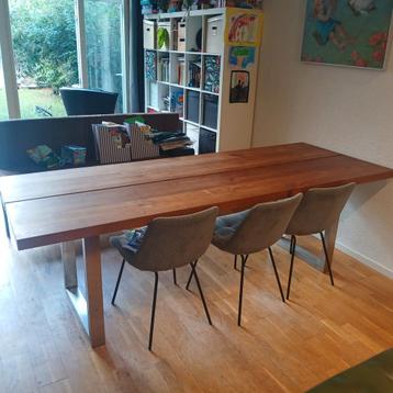Grote houten tafel 240 lang beschikbaar voor biedingen
