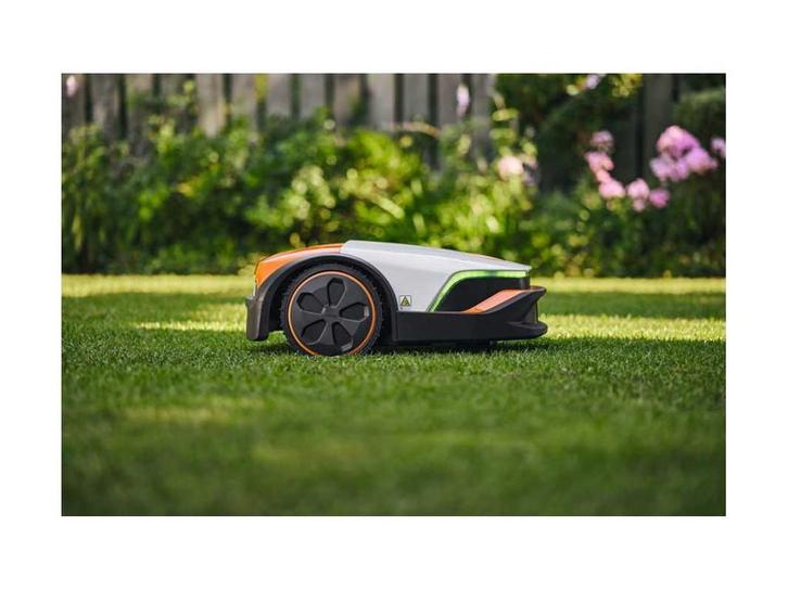 Stihl Inow 5 Robot Grasmaaier, Zakelijke goederen, Machines en Bouw | Tuin, Park en Bosbouw, Maaier