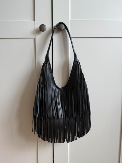 Zwarte hobo schoudertas met franjes, nieuw!, Sieraden, Tassen en Uiterlijk, Tassen | Damestassen, Nieuw, Schoudertasje, Zwart