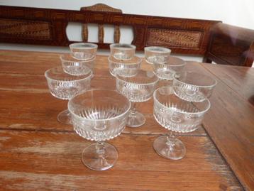 11 mooi vormgegeven vintage champagnecoupes beschikbaar voor biedingen