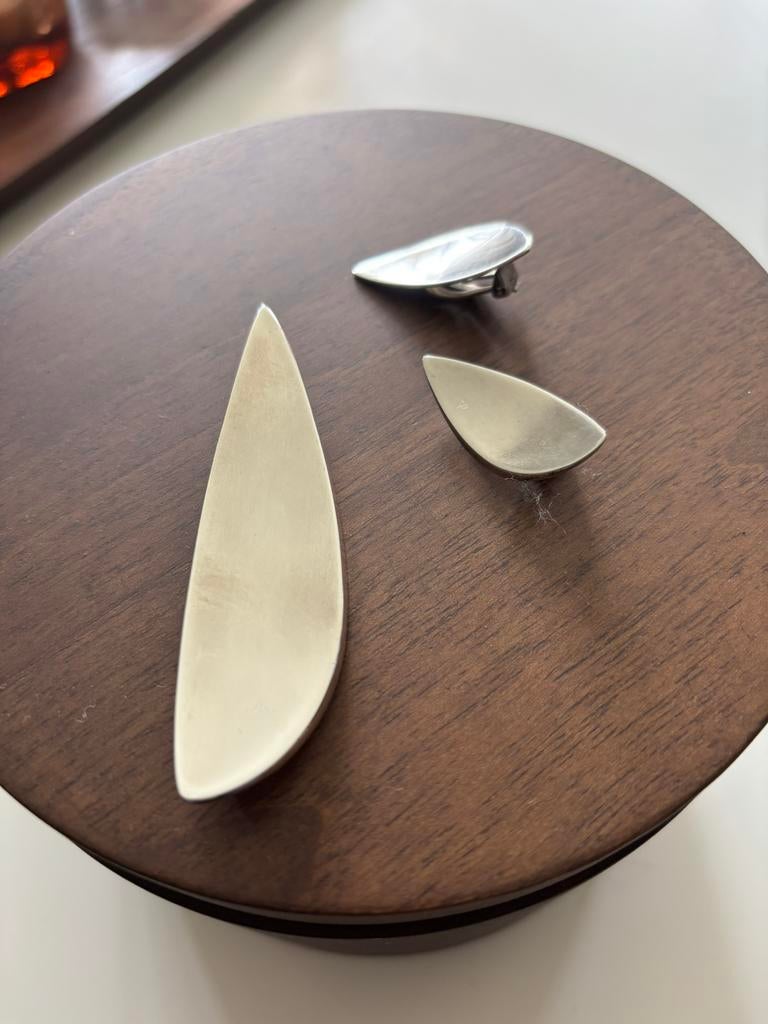 Deense modernist speld en oorbellen Hans Hansen kan apart, Sieraden, Tassen en Uiterlijk, Ophalen of Verzenden, Zo goed als nieuw