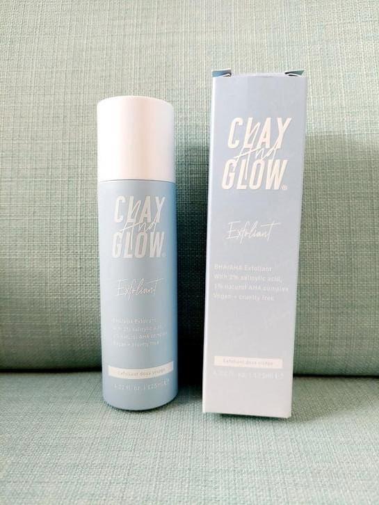 Clay and Glow exfoliant 125 ml, Sieraden, Tassen en Uiterlijk, Uiterlijk | Gezichtsverzorging, Zo goed als nieuw, Gehele gezicht