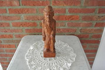 Vintage Uitgestoken Houten Beeld van Oudere Man Gesign. beschikbaar voor biedingen