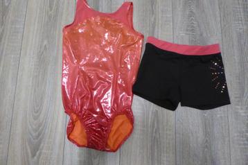 turnpakje gympak met broekje als nieuw ongeveer maat 152 beschikbaar voor biedingen