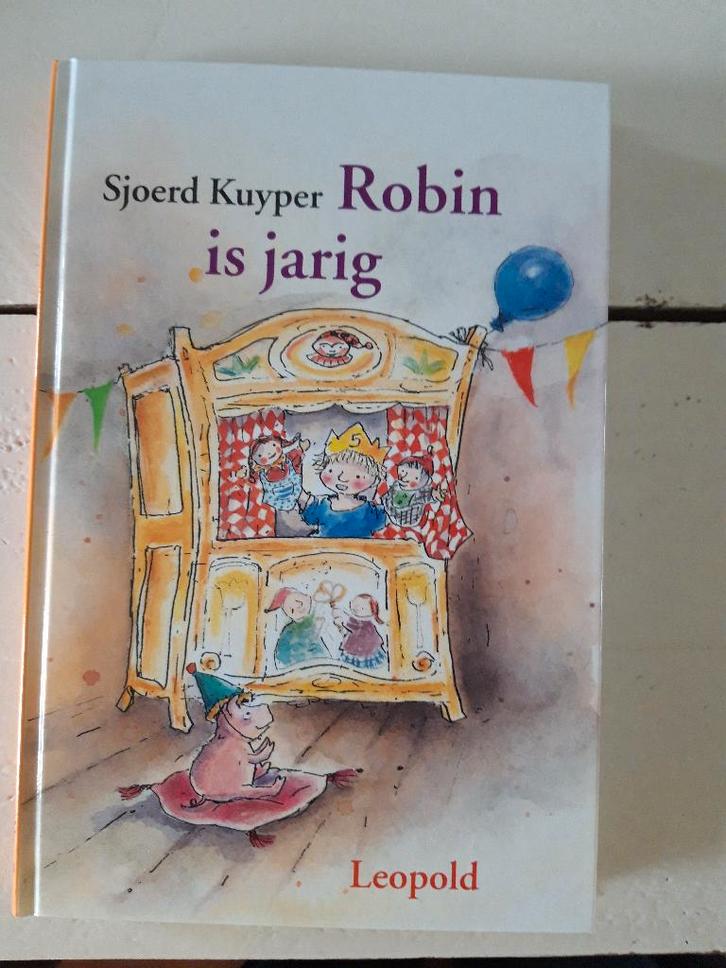 Robin is jarig - Sjoerd Kuijper, Boeken, Kinderboeken | Jeugd | onder 10 jaar, Zo goed als nieuw, Fictie algemeen, Ophalen of Verzenden