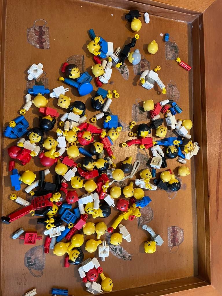 Oude Lego poppetjes onderdelen, Kinderen en Baby's, Speelgoed | Duplo en Lego, Ophalen of Verzenden, Gebruikt, Losse stenen, Lego