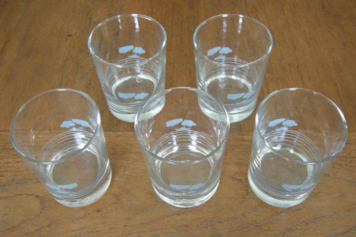 Set van 5 waterglazen / whiskyglazen laag met wolken motief., Huis en Inrichting, Keuken | Servies, Zo goed als nieuw, Glas of Glazen