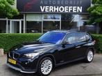 BMW X1 XDrive28i High Executive - AUTOMAAT - VIRTUAL COCKPIT, Auto's, BMW, Gebruikt, 4 cilinders, 2000 kg, Zwart