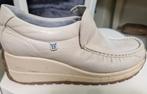 Gevraagd ; MAG schoenen, Kleding | Dames, Schoenen, Ophalen of Verzenden, Gedragen, Beige, Sneakers of Gympen