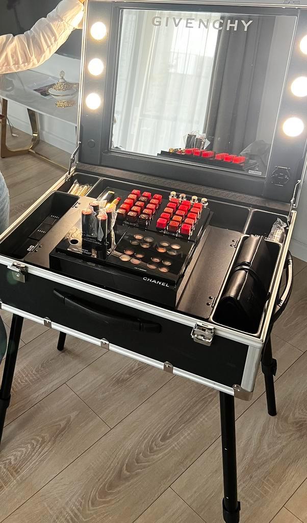 Givenchy Draagbaar Make-up Station met Verlichting, Sieraden, Tassen en Uiterlijk, Uiterlijk | Cosmetica en Make-up, Zo goed als nieuw